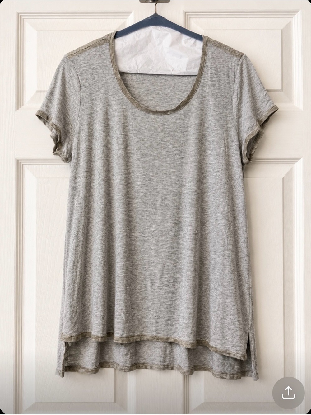 Vince Camuto Light Gray Short Sleeve Top